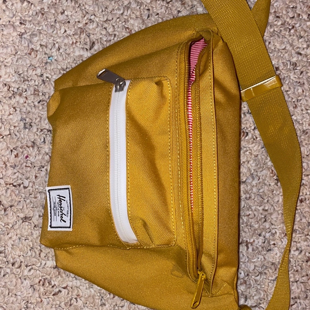 MUSTARD YELLOW HERSCHEL FANNY PACK